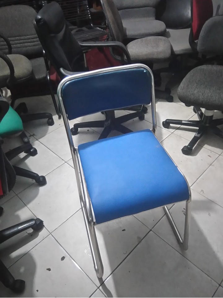 Thanh Lý Ghế Chân Quỳ Inox Cũ Giá Rẻ